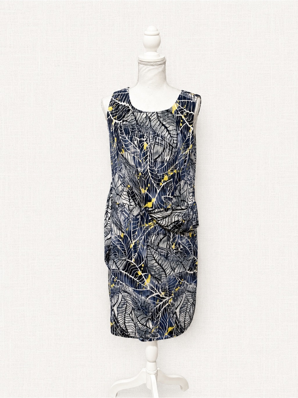 Sleeveless Navy Leaf-Print Midi Dress with Yellow Detail